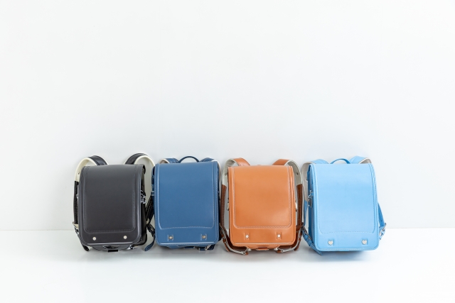 並んだランドセルの写真