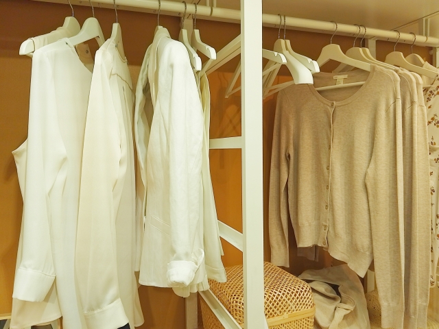 洋服のコーディネートの写真