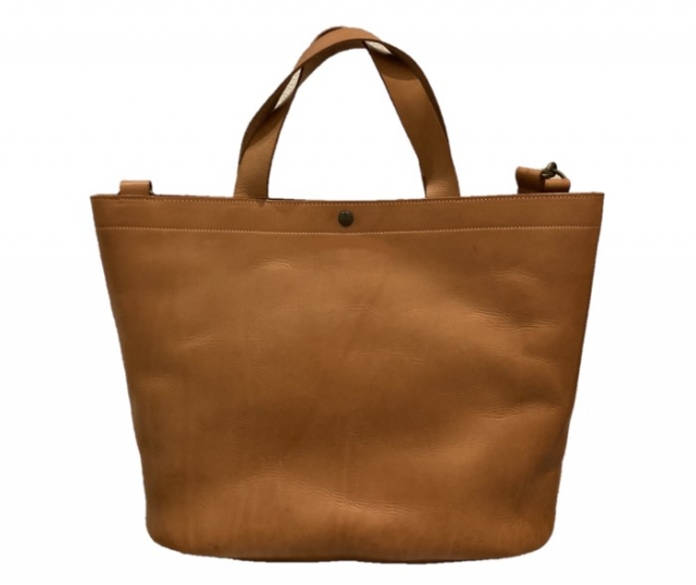 ヌメ革のバッグの写真