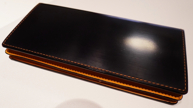 コードバンの財布の写真