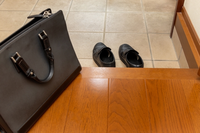 出勤する前の準備されたバッグの写真