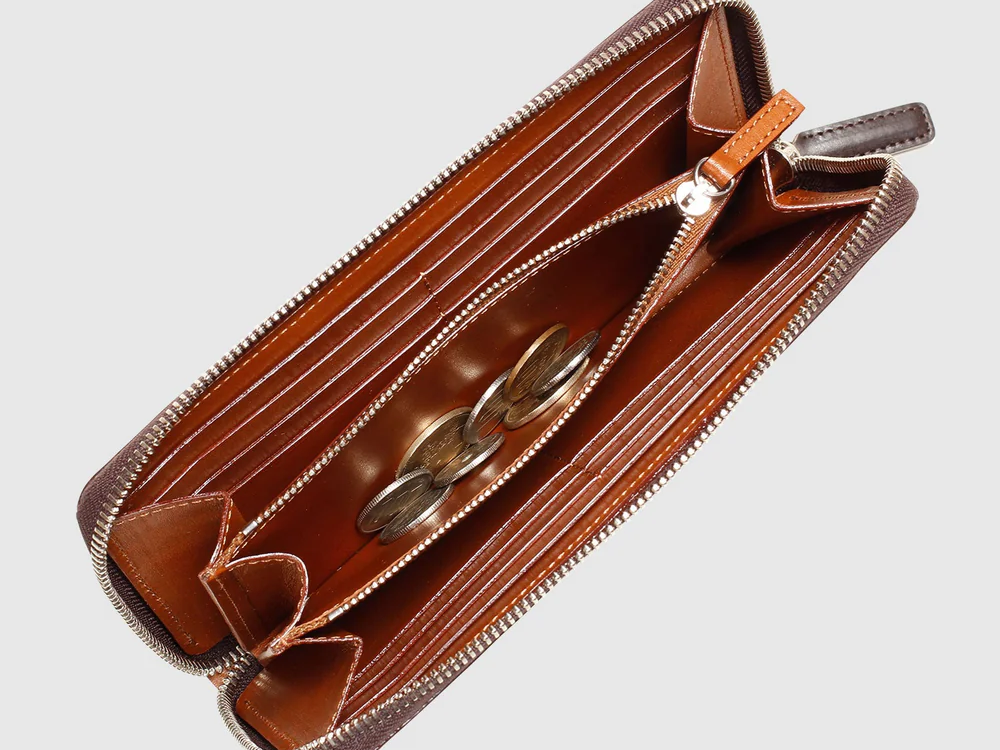 ブライドル ファスナーロングパースの写真