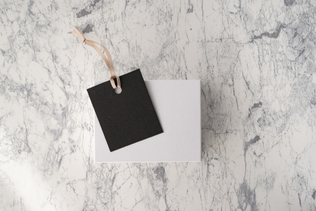 商品についているタグの写真