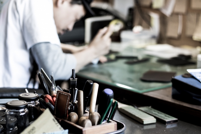 財布職人の写真