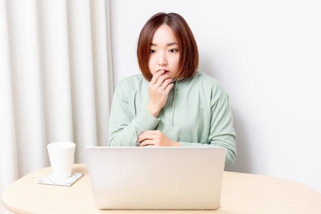 失敗した感じの女性の写真