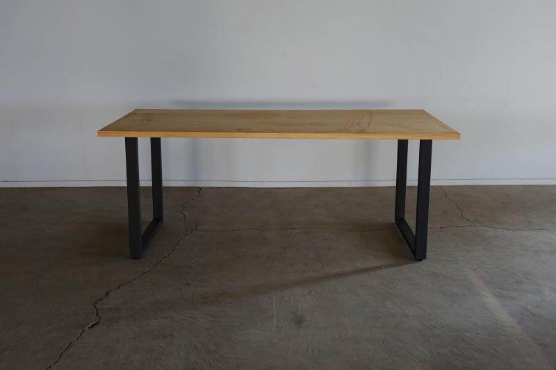 マルトクショップの鉄脚の完成写真