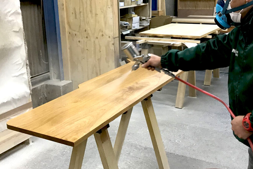 マルトクショップの塗装工程の写真