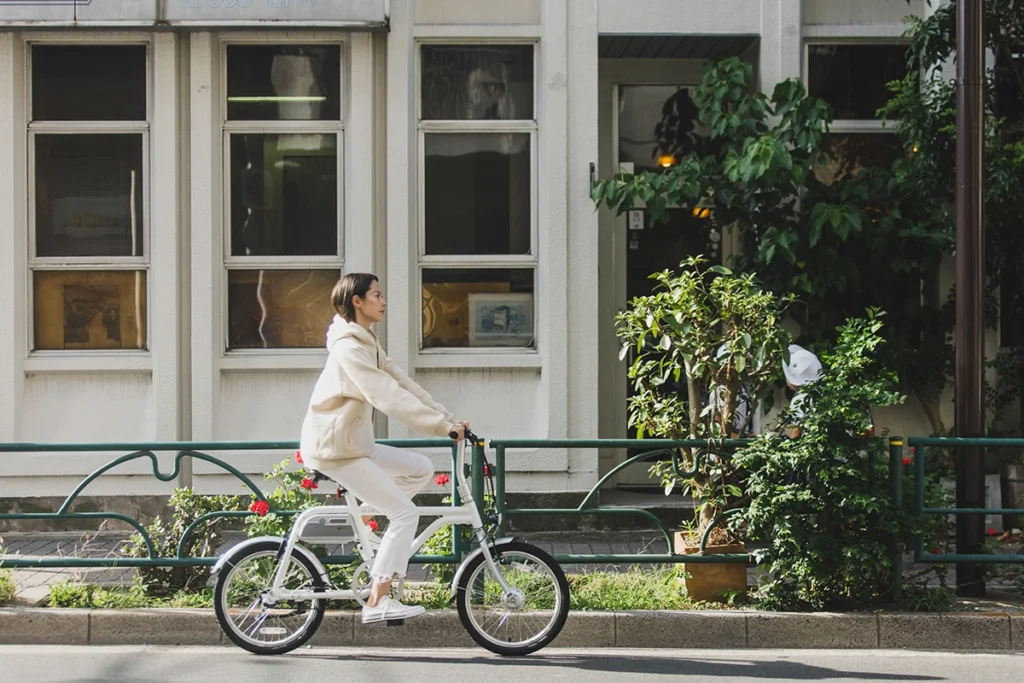 wimoの自転車の走行中の写真